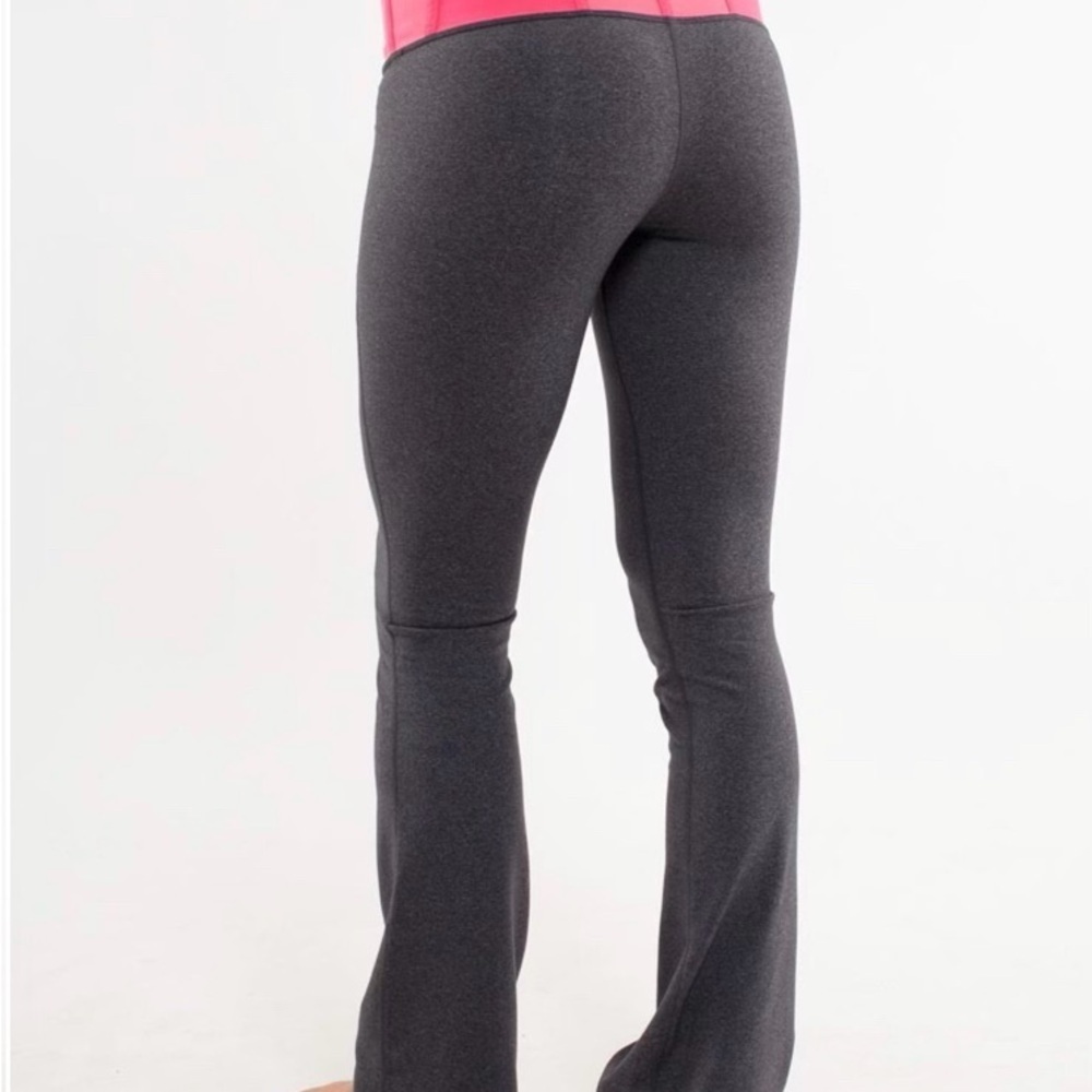 Lululemon Tadasana
Legging Pant
Heathered Coal Flash Rise Pink/Gray